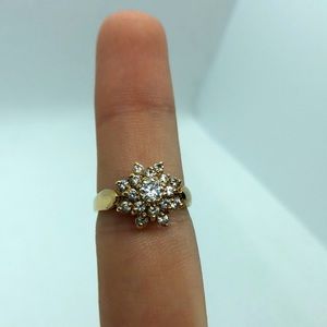 💛 10k Yellow Gold & White Sapphire Flower Ring